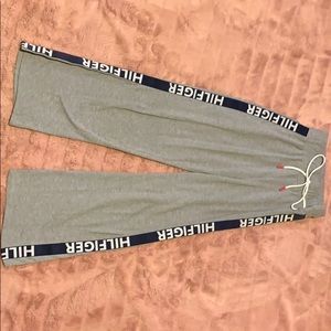 Light grey Tommy Hilfiger logo sweats size: M